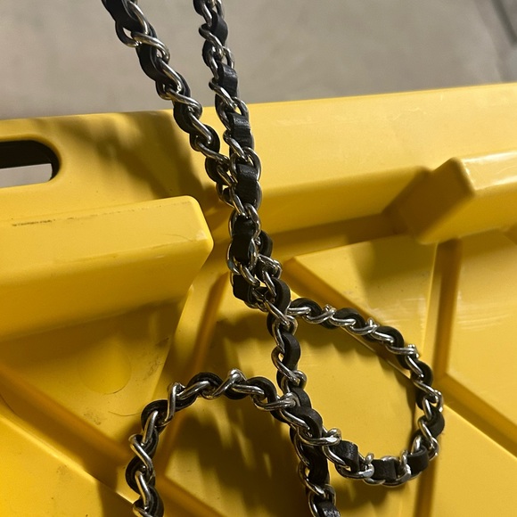 Loungefly Minnie Mouse Leather Quilted Studded Purse - Picture 4 of 4